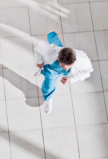 arzt-von-oben-450x660